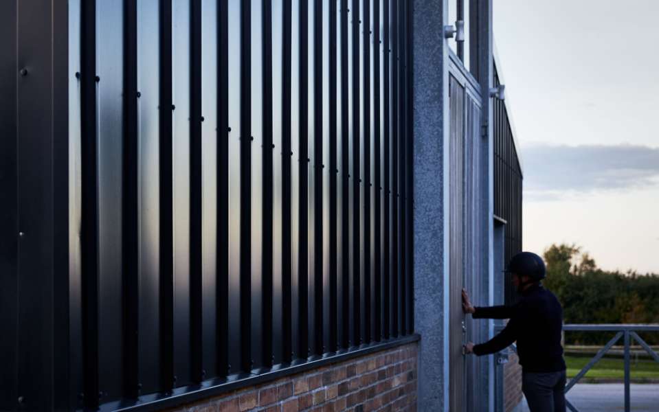 Elegant beklædning af tag og facade, Nibevej 225, Frejlev, Aalborg,